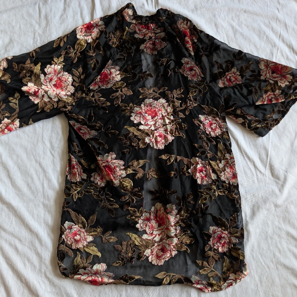 Sheer American Eagle Floral Velvet Burnout Kimono Size Medium